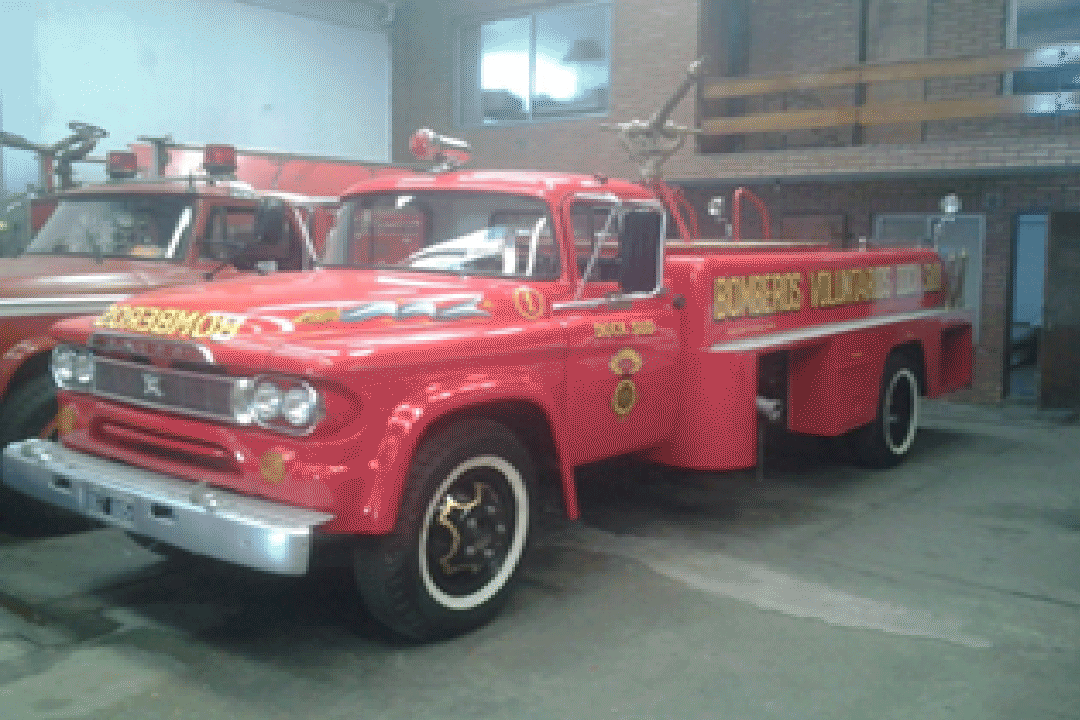 Donado por la empresa Shell al destacamento N°2, para que preste servicio en Dock sud. En sus principios fue el Móvil N° 5 de Bomberos Voluntarios de Avellaneda. 