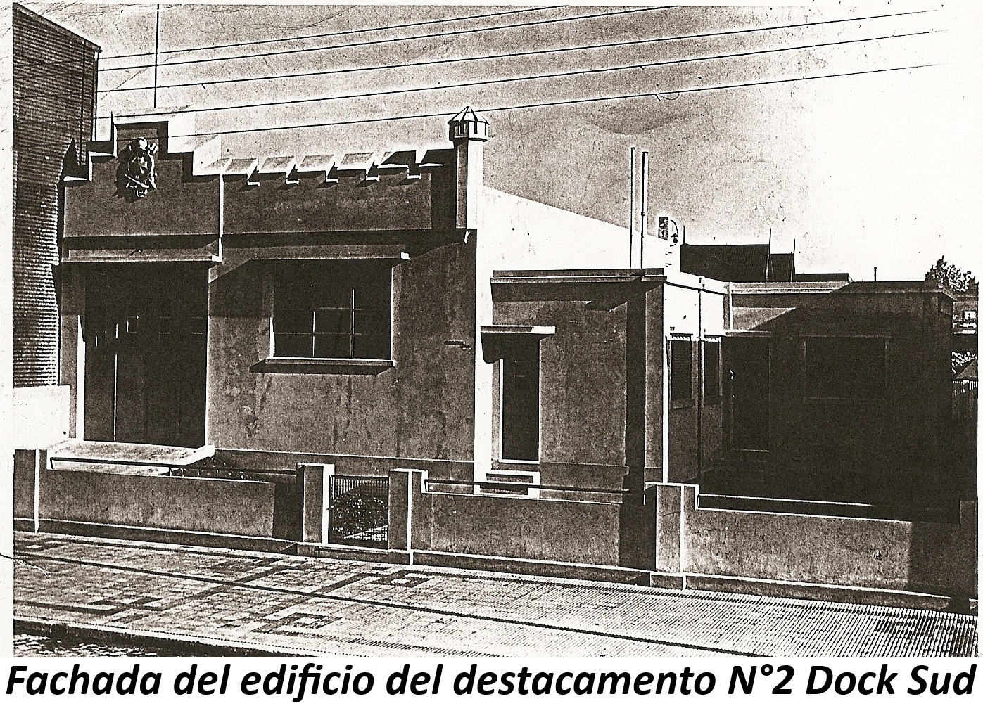 Fachada del edificio del destacamento n°2 Dock Sud